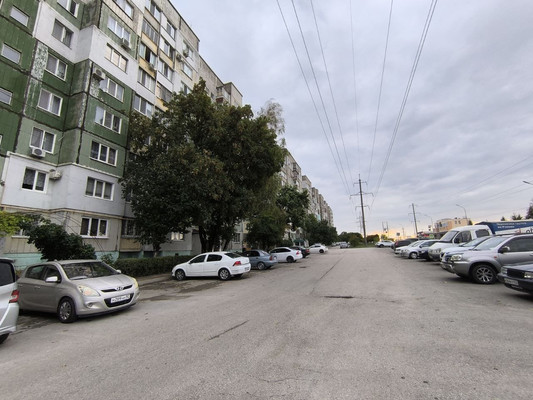 Продам трехкомнатную (3-комн.) квартиру, Маршала Жукова ул, 5, Симферополь г