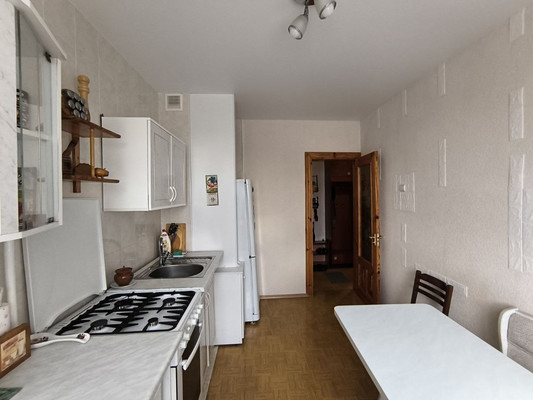 Продам трехкомнатную (3-комн.) квартиру, Маршала Жукова ул, 5, Симферополь г