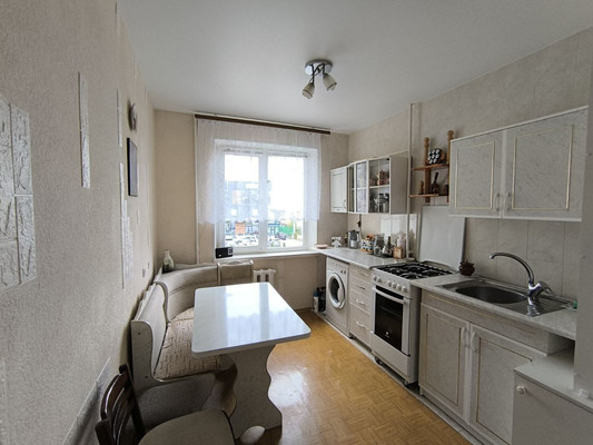 Продам трехкомнатную (3-комн.) квартиру, Маршала Жукова ул, 5, Симферополь г