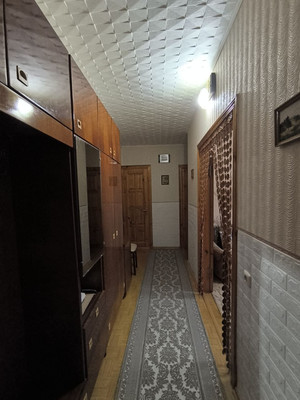 Продам трехкомнатную (3-комн.) квартиру, Маршала Жукова ул, 5, Симферополь г