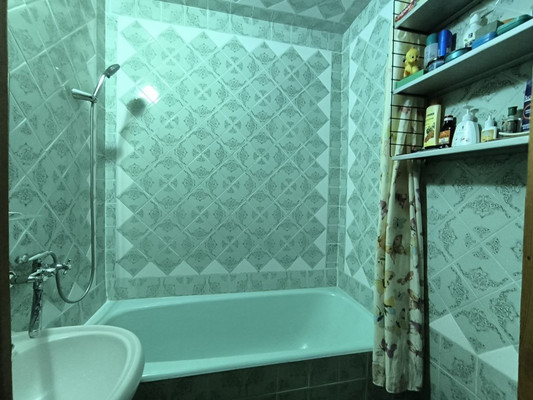 Продам трехкомнатную (3-комн.) квартиру, Маршала Жукова ул, 5, Симферополь г