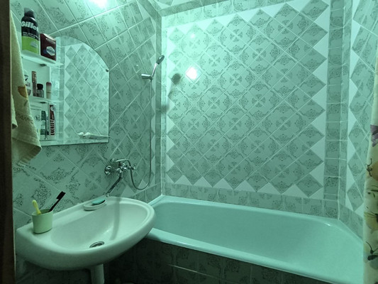 Продам трехкомнатную (3-комн.) квартиру, Маршала Жукова ул, 5, Симферополь г