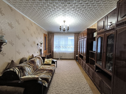 Продам трехкомнатную (3-комн.) квартиру, Маршала Жукова ул, 5, Симферополь г