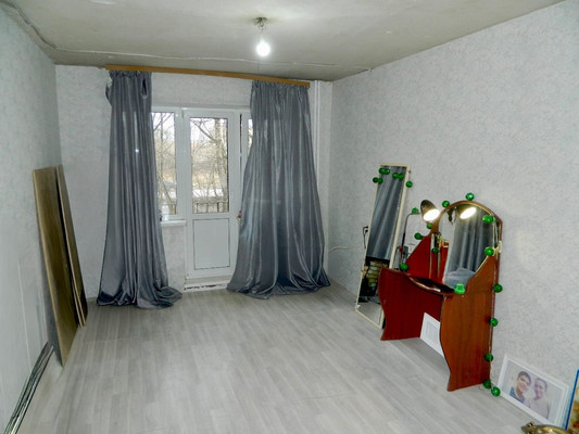 Продам двухкомнатную (2-комн.) квартиру, Чехова ул, 18, Гатчина г