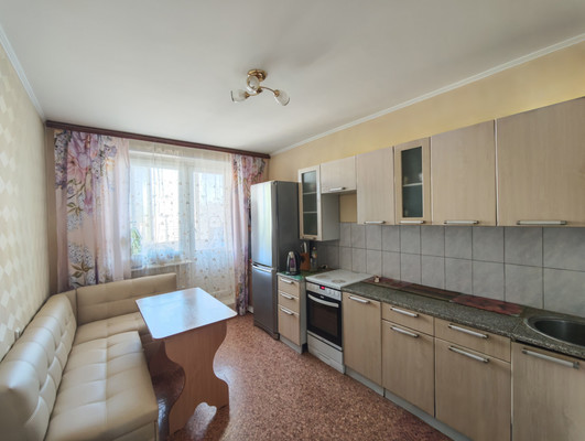 Продам двухкомнатную (2-комн.) квартиру, Земская ул, 1, Чехов г
