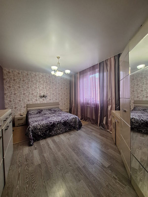 Продам трехкомнатную (3-комн.) квартиру, Земская ул, 14, Чехов г