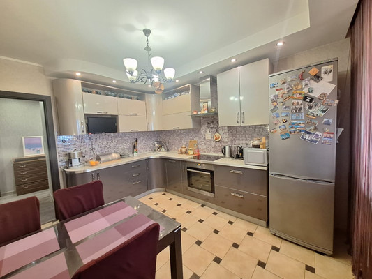 Продам трехкомнатную (3-комн.) квартиру, Земская ул, 14, Чехов г