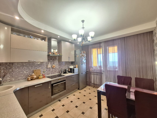 Продам трехкомнатную (3-комн.) квартиру, Земская ул, 14, Чехов г