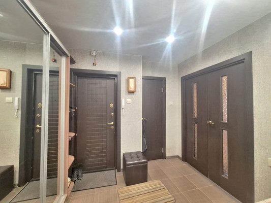 Продам трехкомнатную (3-комн.) квартиру, Земская ул, 14, Чехов г