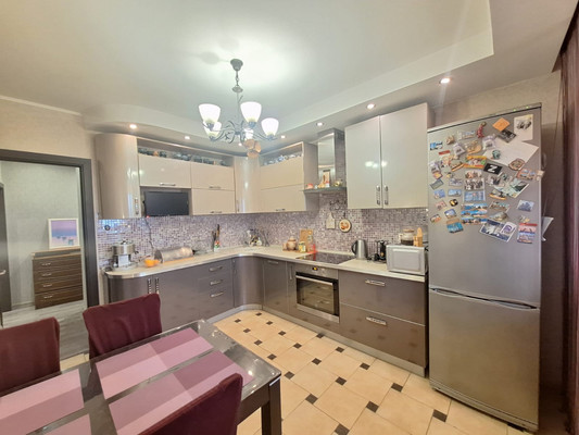 Продам трехкомнатную (3-комн.) квартиру, Земская ул, 14, Чехов г