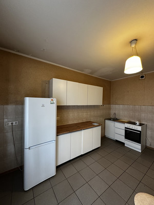Продам трехкомнатную (3-комн.) квартиру, 3-е почтовое отделение ул, 42, Люберцы г