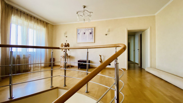 Продам многокомнатную квартиру, Вишневый б-р, 8, Чехов г