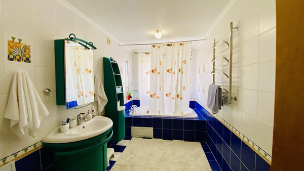 Продам многокомнатную квартиру, Вишневый б-р, 8, Чехов г