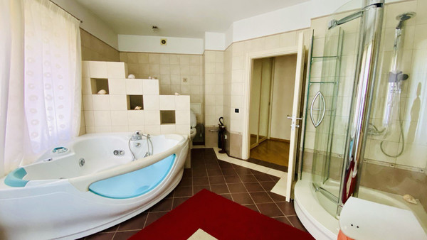 Продам многокомнатную квартиру, Вишневый б-р, 8, Чехов г