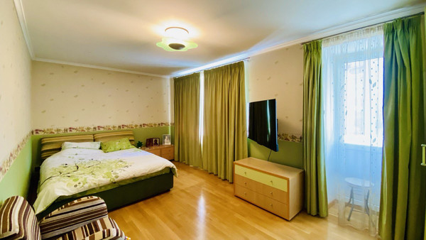 Продам многокомнатную квартиру, Вишневый б-р, 8, Чехов г