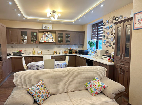 Продам трехкомнатную (3-комн.) квартиру, Восточная ул, 79к2, Чехов г