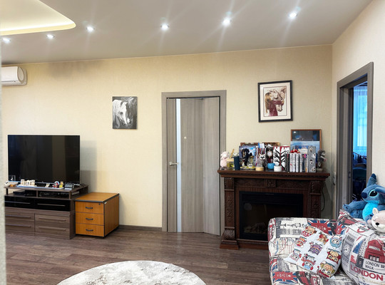 Продам трехкомнатную (3-комн.) квартиру, Восточная ул, 79к2, Чехов г