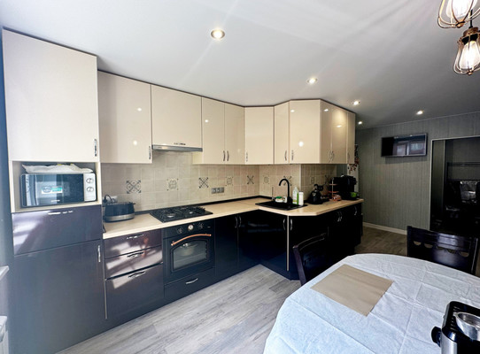 Продам трехкомнатную (3-комн.) квартиру, Вишневый б-р, 5Б, Чехов г