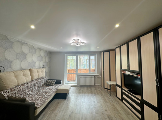 Продам трехкомнатную (3-комн.) квартиру, Вишневый б-р, 5Б, Чехов г