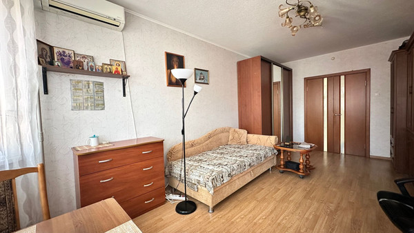 Продам трехкомнатную (3-комн.) квартиру, 3-я Нововатутинская ул, 7, Десеновское п
