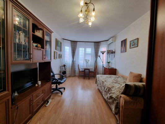 Продам трехкомнатную (3-комн.) квартиру, 3-я Нововатутинская ул, 7, Десеновское п