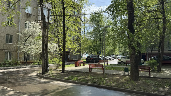 Продам трехкомнатную (3-комн.) квартиру, Нагорная ул, 24к10, Москва г