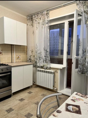 Продам двухкомнатную (2-комн.) квартиру, 1-я Ватутинская ул, 8к1, Десеновское п