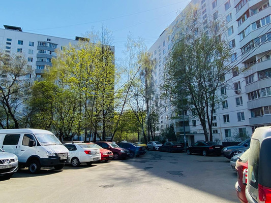 Продам трехкомнатную (3-комн.) квартиру, Солнечная ул, 2, Троицк г