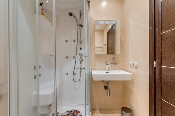 Продам трехкомнатную (3-комн.) квартиру, Нагорная ул, 5, Троицк г