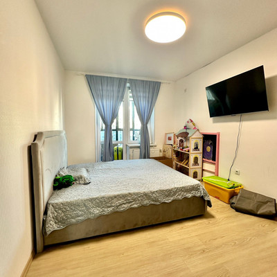 Продам трехкомнатную (3-комн.) квартиру, 3-я Нововатутинская ул, 8, Десеновское п