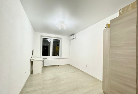 Продам трехкомнатную (3-комн.) квартиру, 3-я Нововатутинская ул, 8, Десеновское п