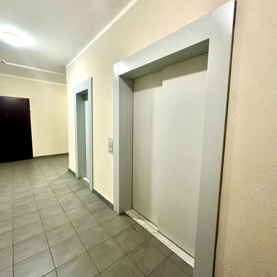 Продам трехкомнатную (3-комн.) квартиру, 3-я Нововатутинская ул, 8, Десеновское п