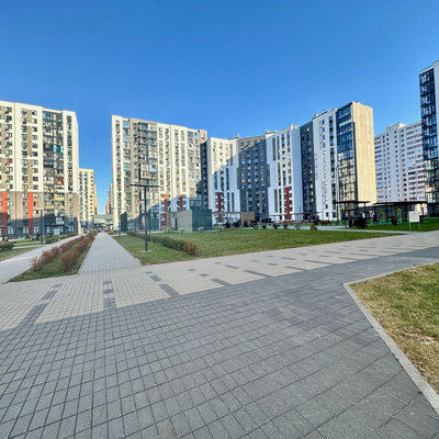 Продам трехкомнатную (3-комн.) квартиру, 3-я Нововатутинская ул, 8, Десеновское п