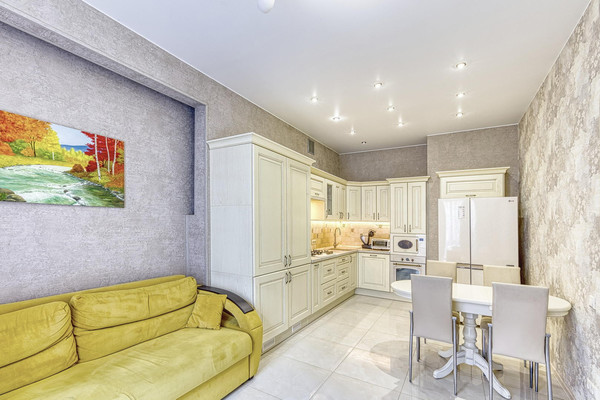 Продам многокомнатную квартиру, Николая Сладкова ул, 3, Троицк г