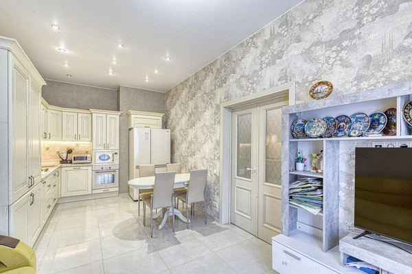 Продам многокомнатную квартиру, Николая Сладкова ул, 3, Троицк г