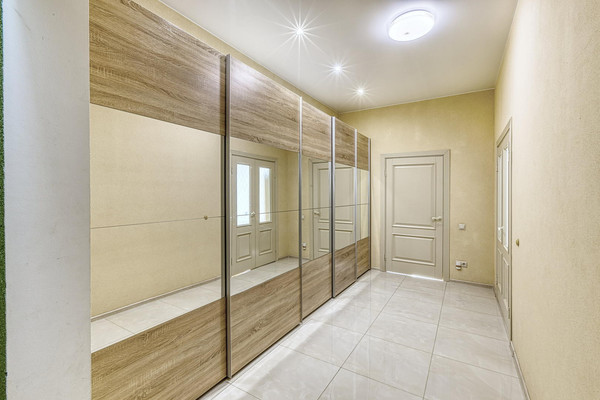 Продам многокомнатную квартиру, Николая Сладкова ул, 3, Троицк г