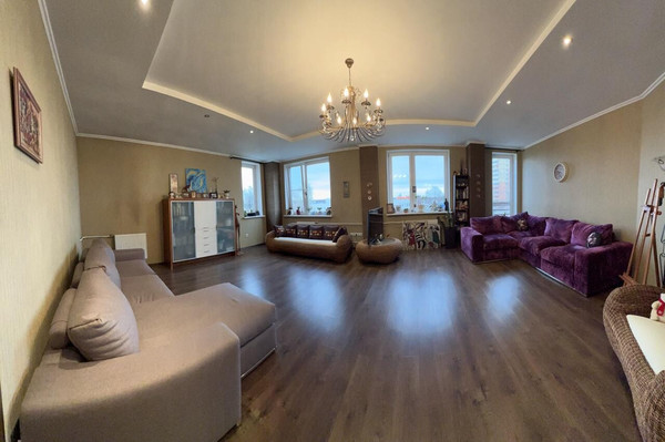 Продам трехкомнатную (3-комн.) квартиру, Радужная ул, 1, Троицк г