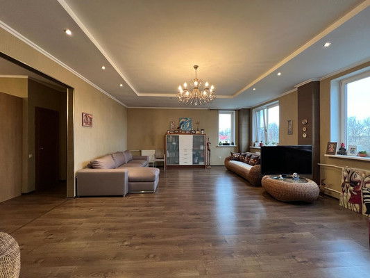 Продам трехкомнатную (3-комн.) квартиру, Радужная ул, 1, Троицк г