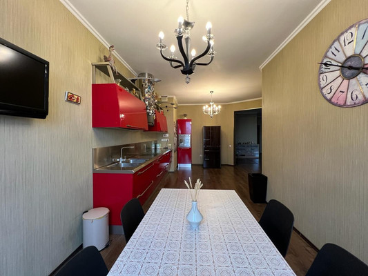 Продам трехкомнатную (3-комн.) квартиру, Радужная ул, 1, Троицк г