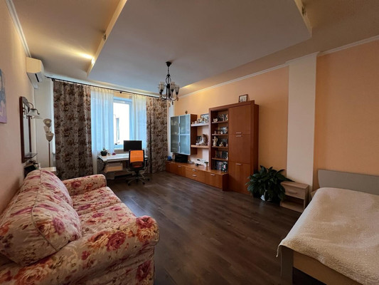 Продам трехкомнатную (3-комн.) квартиру, Радужная ул, 1, Троицк г