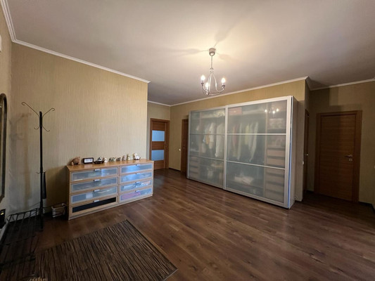 Продам трехкомнатную (3-комн.) квартиру, Радужная ул, 1, Троицк г