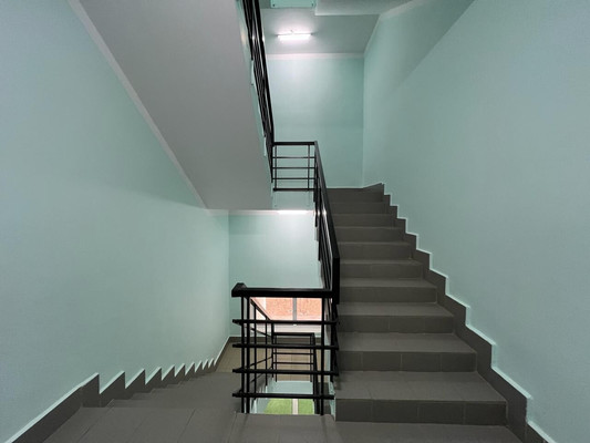 Продам трехкомнатную (3-комн.) квартиру, Радужная ул, 1, Троицк г