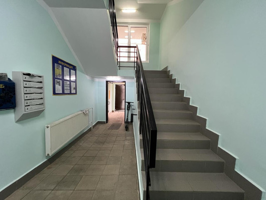 Продам трехкомнатную (3-комн.) квартиру, Радужная ул, 1, Троицк г