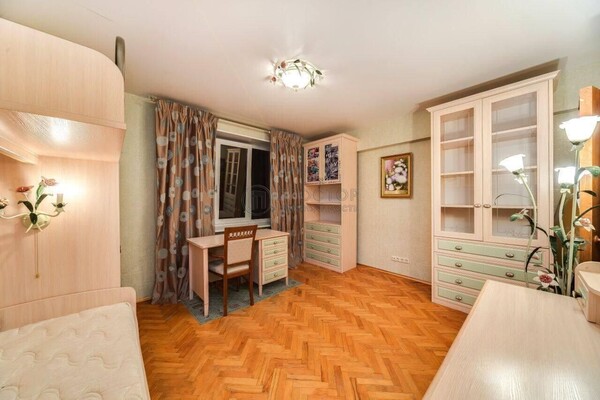 Продам трехкомнатную (3-комн.) квартиру, Коцюбинского ул, 9к2, Москва г