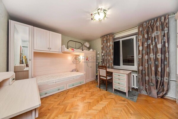 Продам трехкомнатную (3-комн.) квартиру, Коцюбинского ул, 9к2, Москва г