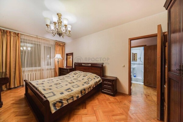 Продам трехкомнатную (3-комн.) квартиру, Коцюбинского ул, 9к2, Москва г