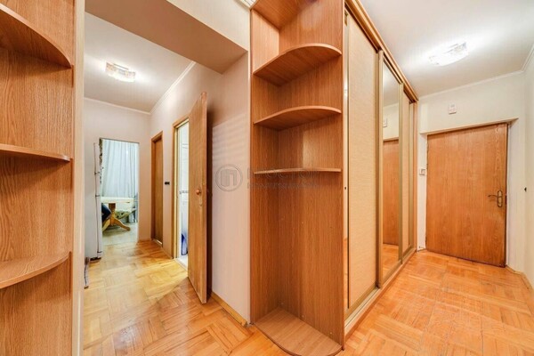 Продам трехкомнатную (3-комн.) квартиру, Коцюбинского ул, 9к2, Москва г