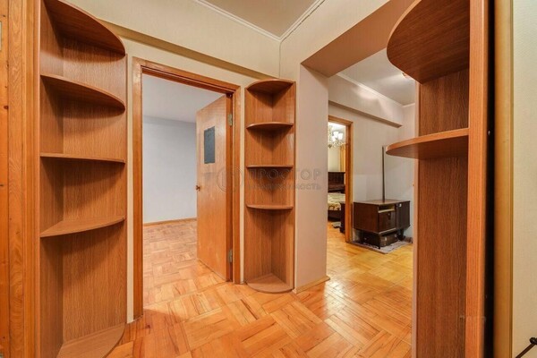 Продам трехкомнатную (3-комн.) квартиру, Коцюбинского ул, 9к2, Москва г