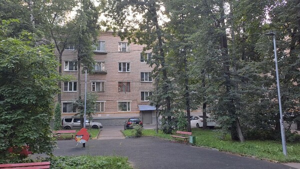 Продам трехкомнатную (3-комн.) квартиру, Коцюбинского ул, 9к2, Москва г