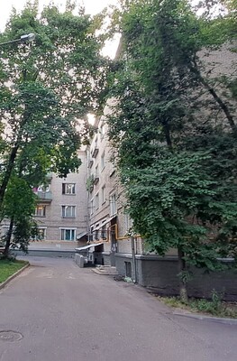 Продам трехкомнатную (3-комн.) квартиру, Коцюбинского ул, 9к2, Москва г